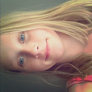 Meet your Posher, Makayla